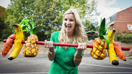 Helen-Skelton-weightlifting-fruit-for-Eat-Like-a-Champ_0