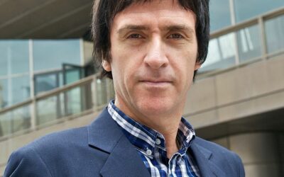 800px-Johnny_Marr_University_of_Salford_2012_crop_0