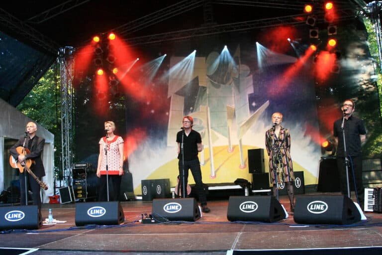 Chumbawamba perform at the Rudolstadt-Festival in 2012, Schorle/Creative Commons